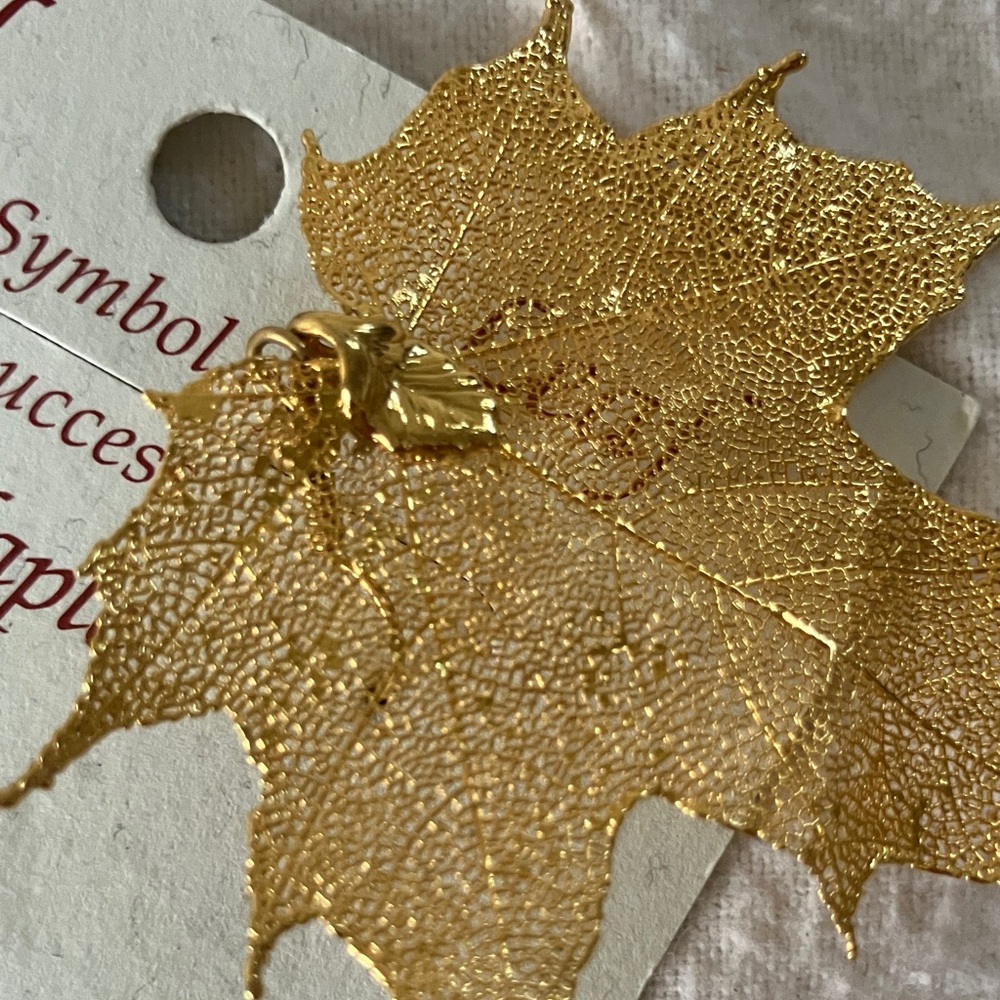Real Maple Leaves Covered with 18K Gold Hand-crafted Vintage Earrings - Picture 6 of 6